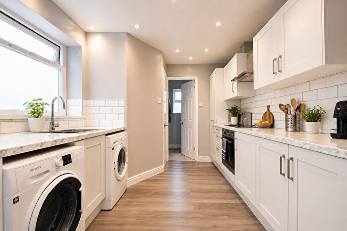 6 Bedroom House To Rent In Wyeverne Road, Cathays, CF24