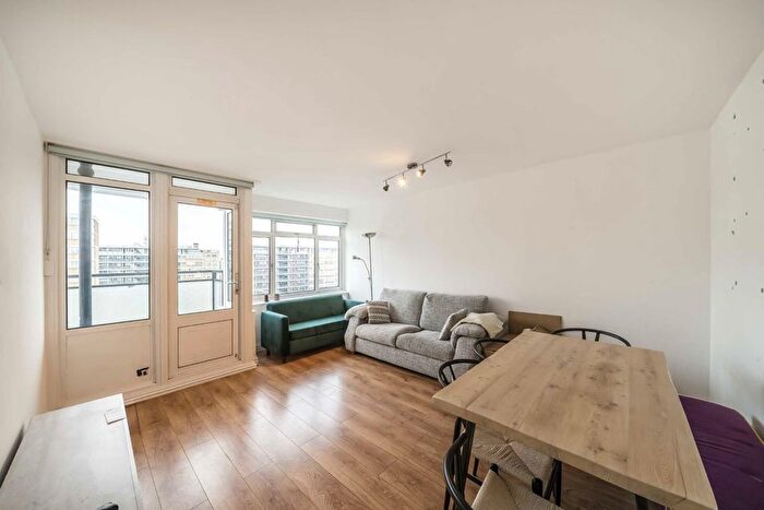 2 Bedroom Flat To Rent In Churchill Gardens, London, SW1V