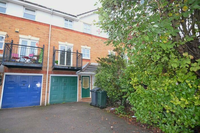 3 Bedroom Town House To Rent In Sara Crescent, Greenhithe, DA9