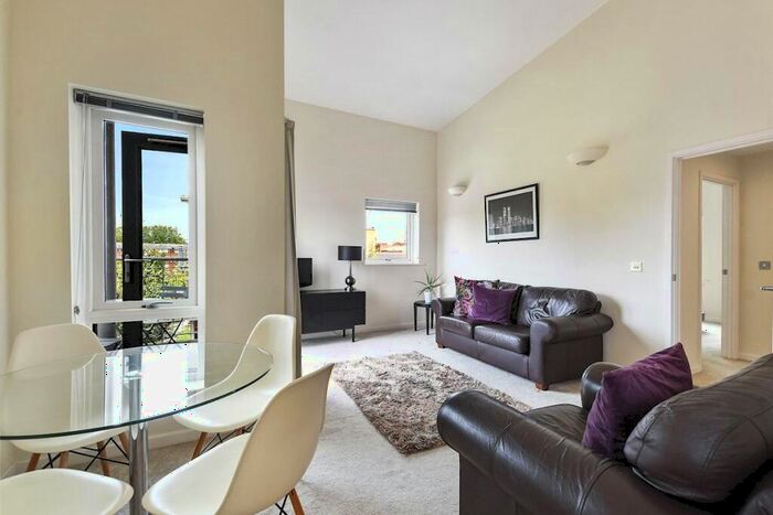 2 Bedroom Flat To Rent In Wellington Square, Kings Cross, N1