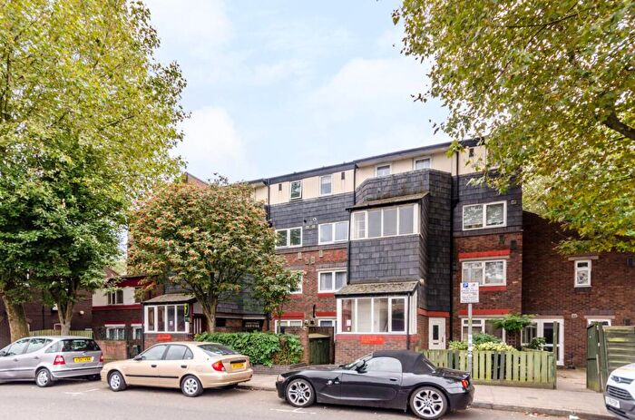 2 Bedroom Maisonette To Rent In Royal Mint Street, Tower Hill, London, E1