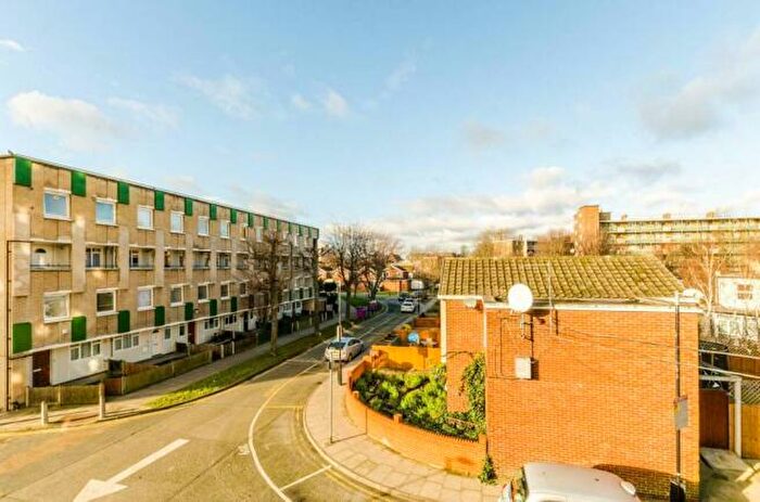 2 Bedroom Flat To Rent In Mace Street, London, E2