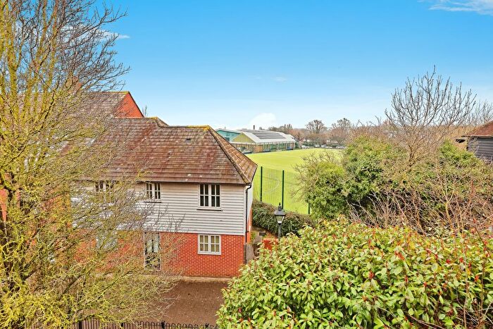 2 Bedroom Flat For Sale In Station Road West, Canterbury, Kent, CT2