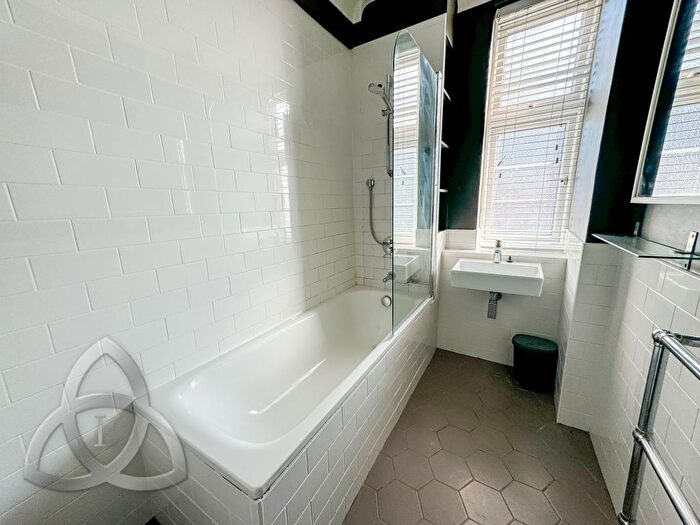 3 Bedroom Flat To Rent In Northways, College Crescent, Swiss Cottage, NW3