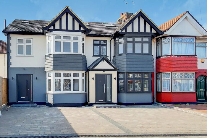 4 Bedroom End Of Terrace House To Rent In Rylston Road, Palmers Green, London, N13