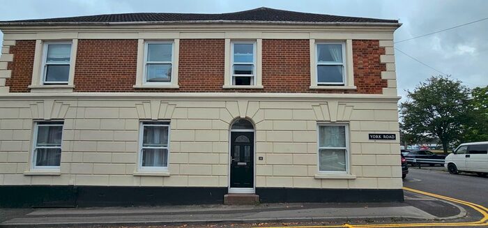 2 Bedroom End Of Terrace House To Rent In York Road, Salisbury, SP2