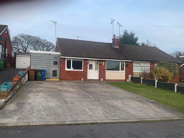 2 Bedroom Semi-Detached Bungalow To Rent In Harewood Avenue, Rochdale, OL11