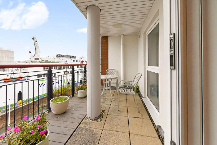 2 Bedroom Apartment To Rent In Gunwharf Quays, Portsmouth, PO1