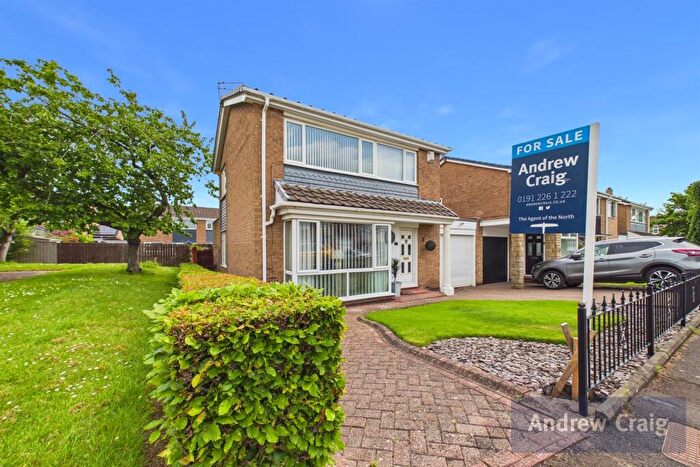 3 Bedroom Semi-Detached House For Sale In Norham Close, Wideopen, NE13