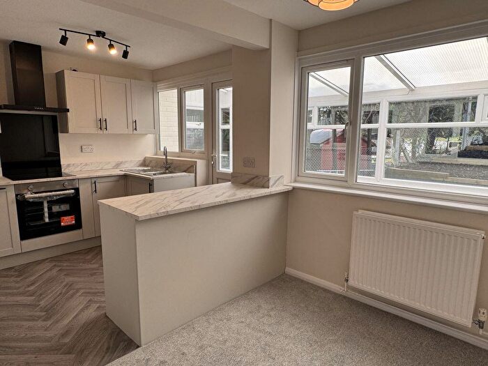 3 Bedroom Semi-Detached House For Sale In Courtenay Close, Northport, Wareham, BH20 - Photo 3
