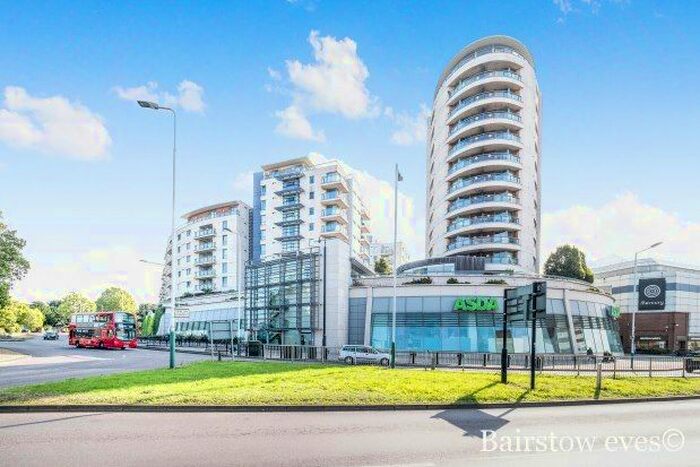 2 Bedroom Flat To Rent In Mercury Gardens, Romford, RM1