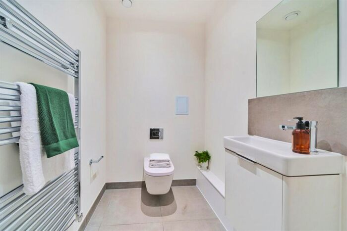 2 Bedroom Apartment To Rent In Bed, Nd Floor Avon At Messel House In Anchors Point, E16