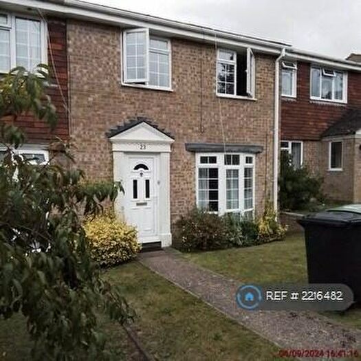 3 Bedroom Terraced House To Rent In Yew Tree Close, Chatham, ME5