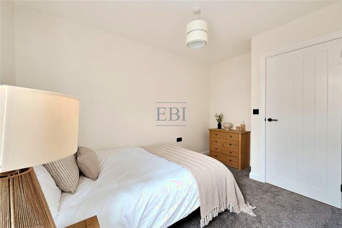 2 Bedroom Flat To Rent In Hughenden Road, Hastings, TN34