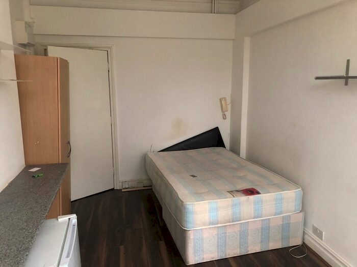 Studio To Rent In Emanuel Avenue, Acton, W3