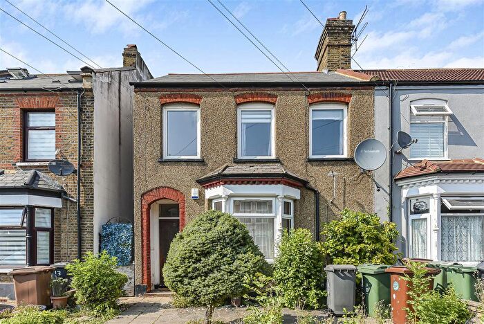 2 Bedroom Flat To Rent In Ainslie Wood Road, Chingford, E4