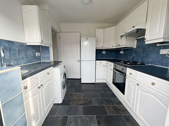 2 Bedroom Flat To Rent In Temple Avenue, Dagenham, RM8
