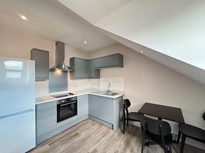3 Bedroom Apartment To Rent In Flat, Stratford Road, NG2