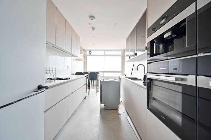 5 Bedroom Flat To Rent In Kensington Road, Kensington, London, W8