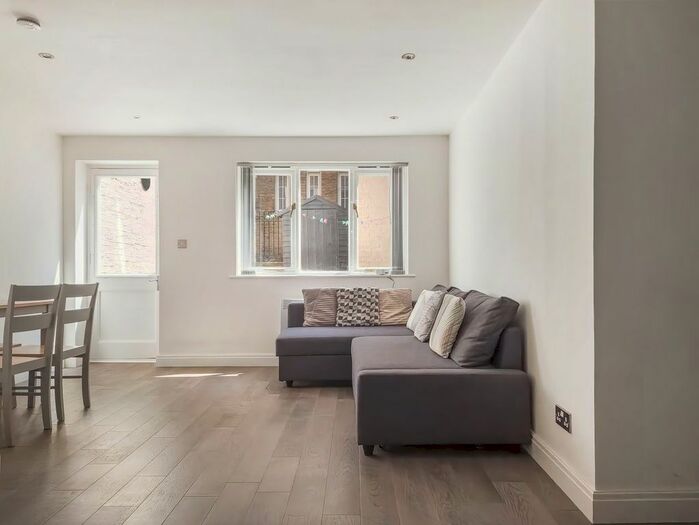 1 Bedroom Flat To Rent In Newark Street, London, E1