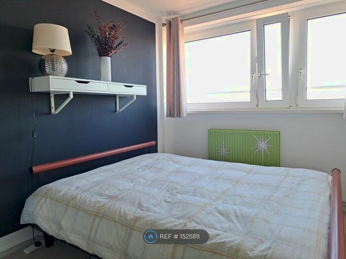 Studio To Rent In Norland House, London, W11