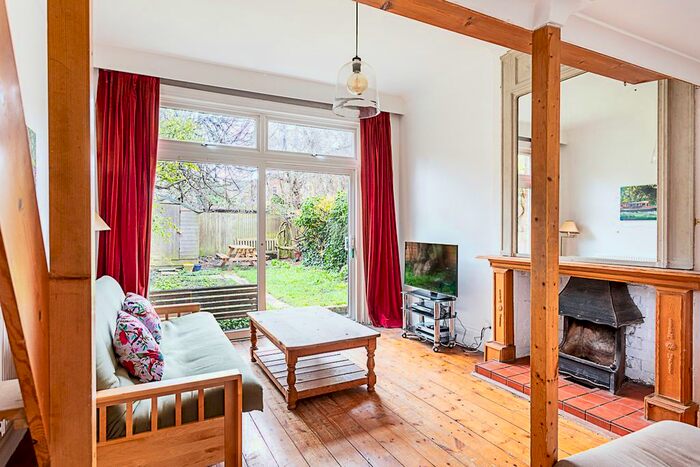 Studio To Rent In Uxbridge Road, London, W3