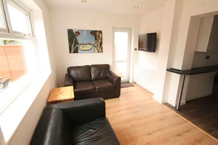 5 Bedroom Semi-Detached House To Rent In Filton Avenue, Bristol, BS7