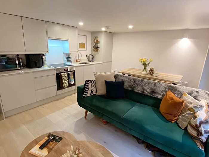 1 Bedroom Apartment For Sale In Station Road, Bourne End, SL8