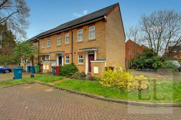 2 Bedroom End Of Terrace House To Rent In Edinburgh Close, Pinner, Greater London, HA5