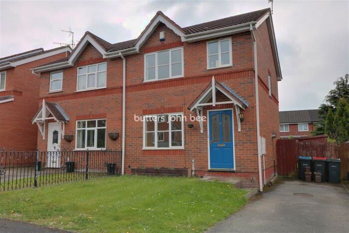 3 Bedroom Semi-Detached House To Rent In Redstone Drive, Winsford, CW7