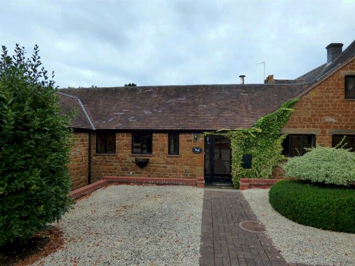 3 Bedroom Barn Conversion To Rent In Farnborough Road, Radway, CV35