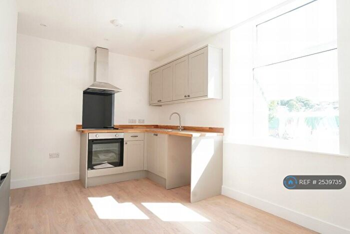 2 Bedroom Flat To Rent In Aurelia House, Brighouse, HD6