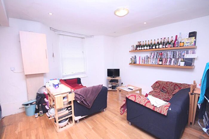 3 Bedroom Flat To Rent In Stock Orchard Crescent, Holloway, N7