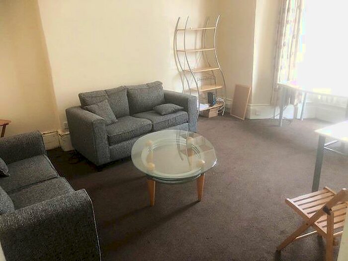 4 Bedroom Semi-Detached House To Rent In Osborne Road, NE2