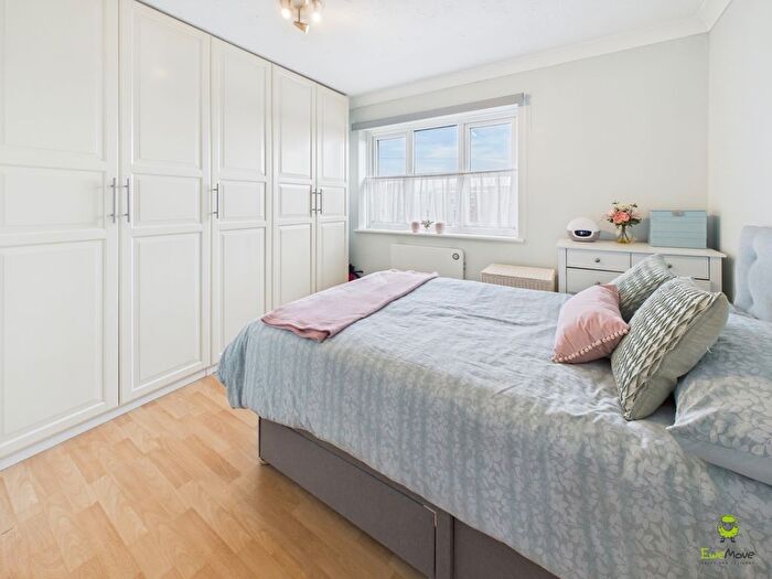 1 Bedroom Flat For Sale In Brampton Lodge, Brampton Road, Bexleyheath, DA7
