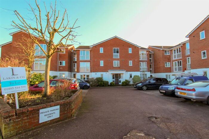 2 Bedroom Flat To Rent In Aylsham Drive, Ickenham, UB10