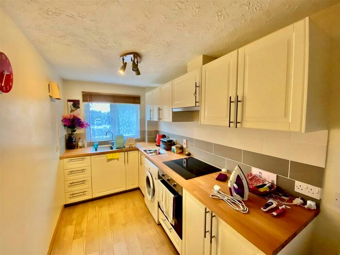 1 Bedroom Flat To Rent In The Ridings, Paddock Wood, Tonbridge, TN12