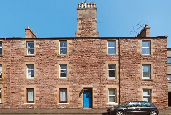 2 Bedroom Flat To Rent In James Street, Stirling, FK8