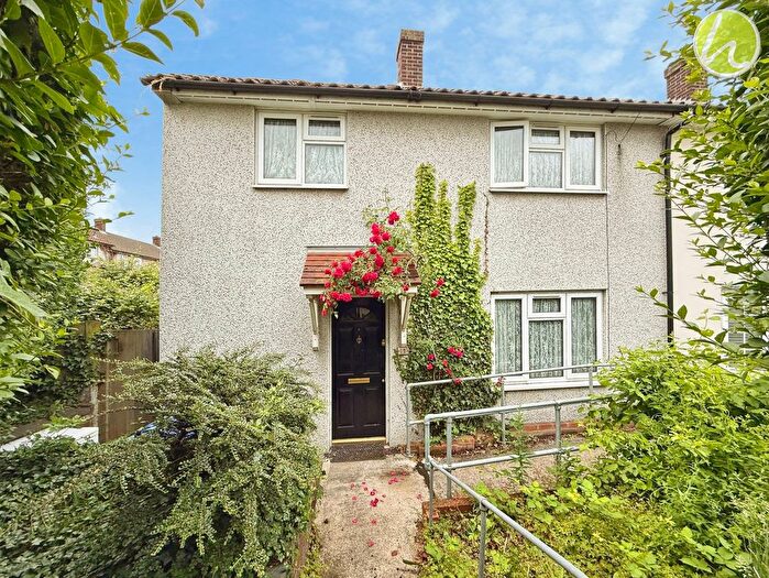 3 Bedroom End Of Terrace House For Sale In Abbotts Drive, Stanford-Le-Hope, SS17
