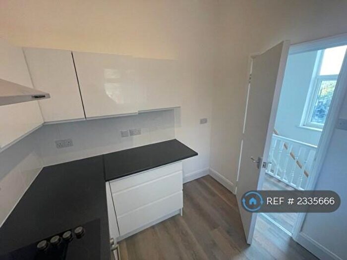 3 Bedroom Flat To Rent In Radford Boulevard, Nottingham, NG7