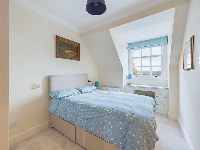 2 Bedroom Penthouse For Sale In Springfield Park, North Parade, Horsham., RH12