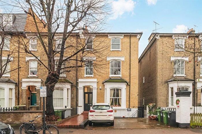 3 Bedroom Flat To Rent In Hammersmith Grove, London, W6