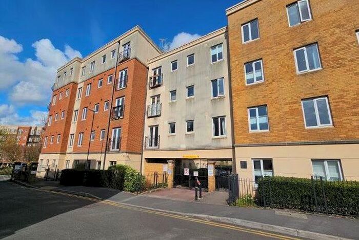 2 Bedroom Flat To Rent In William Street, Bedminster, Bristol, BS3