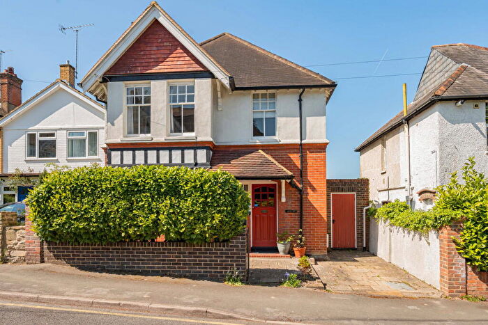 4 Bedroom Detached House For Sale In Mareschal Road, Guildford, GU2