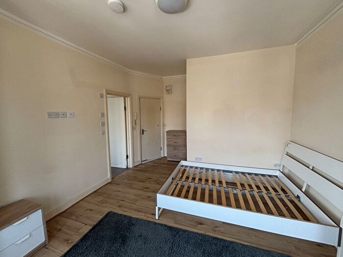 1 Bedroom Studio To Rent In Hedge Lane, N13