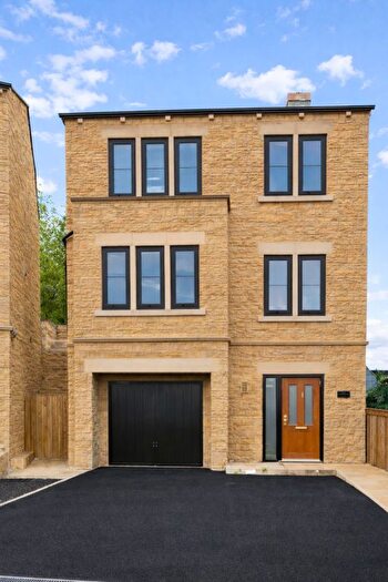 4 Bedroom Detached House For Sale In Woolley Bridge, Hadfield, SK13