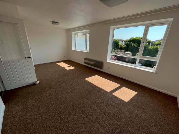 1 Bedroom Studio To Rent In St. Winefrides Road, Littlehampton, BN17