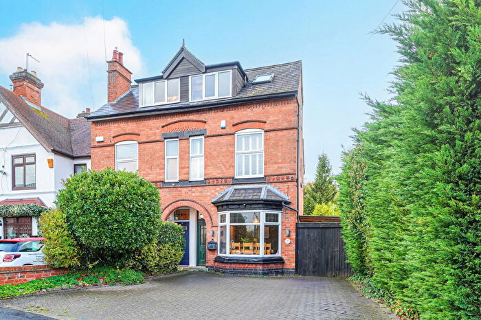 4 Bedroom Semi Detached House For Sale In School Road, Shirley, B90