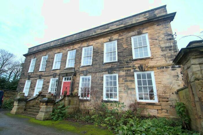 2 Bedroom Flat To Rent In Barrowby Lane, Garforth, Leeds, West Yorkshire, LS25