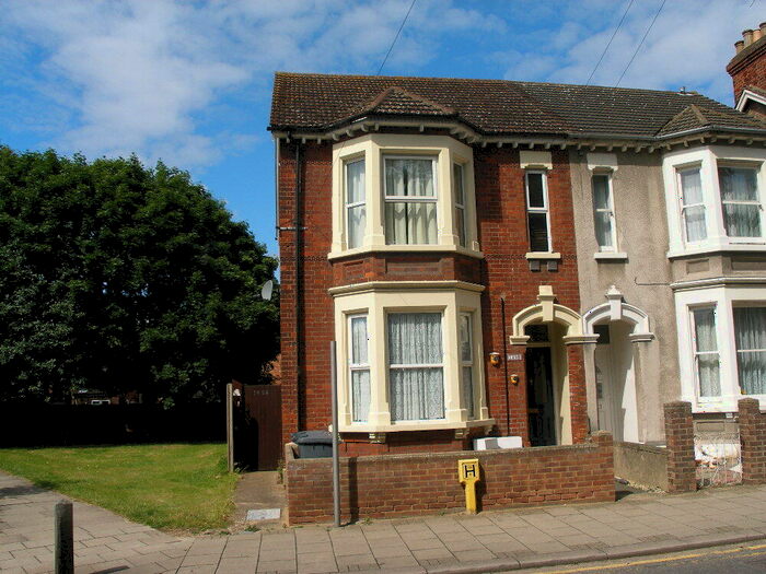 2 Bedroom Apartment To Rent In Foster Hill Road, Bedford, Bedfordshire, MK41